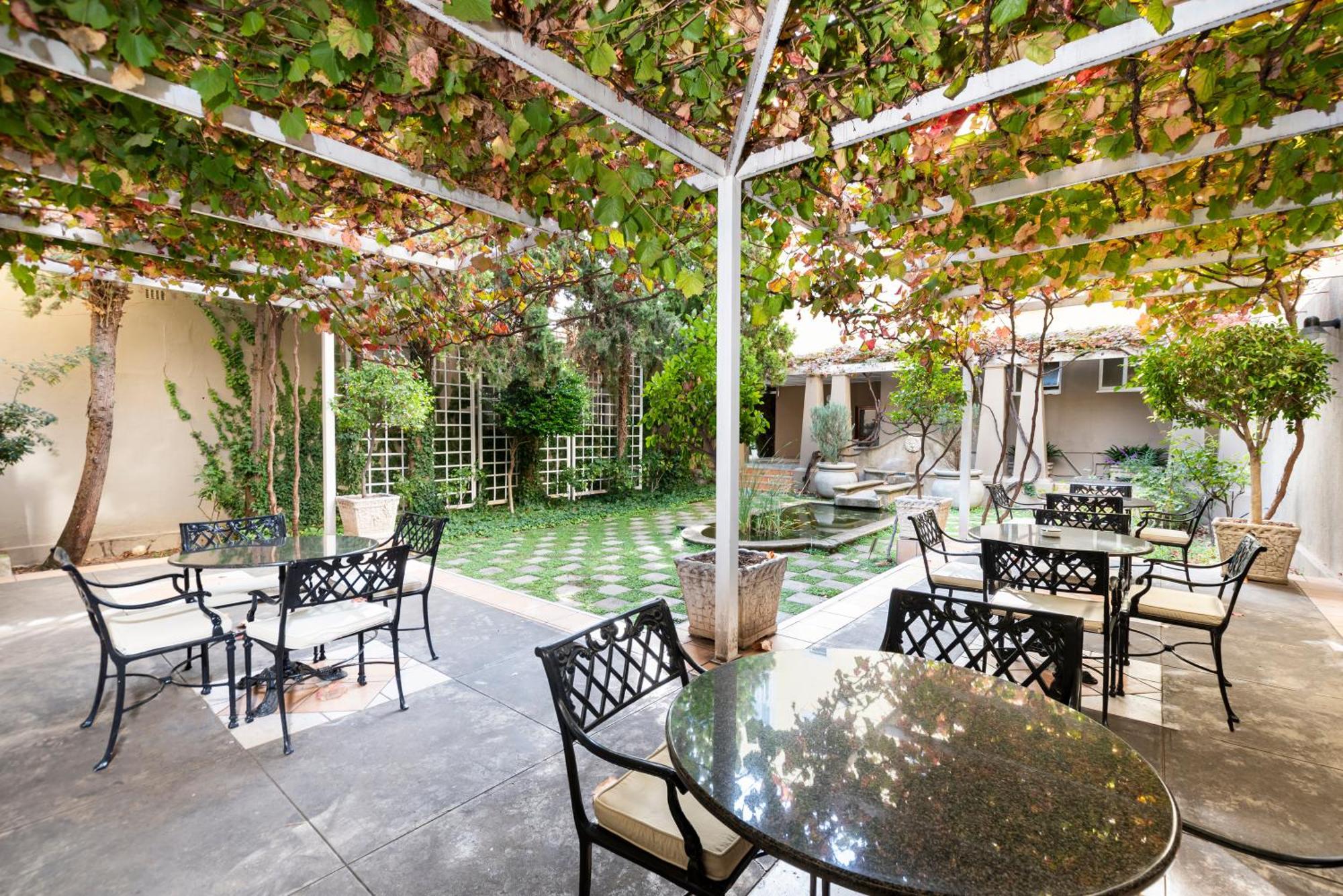 Queen'S Hotel By Bon Hotels Oudtshoorn Exterior photo