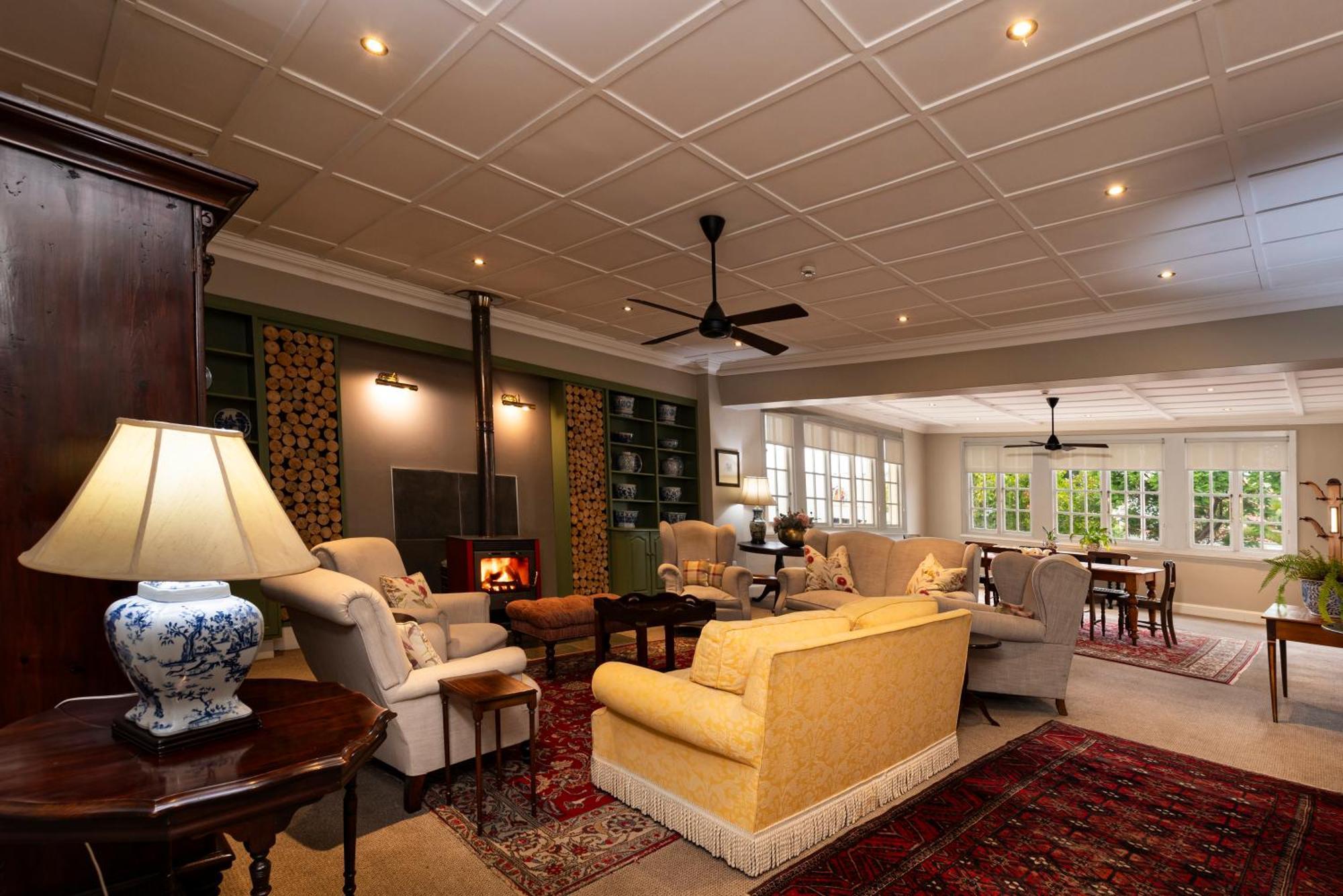 Queen'S Hotel By Bon Hotels Oudtshoorn Exterior photo