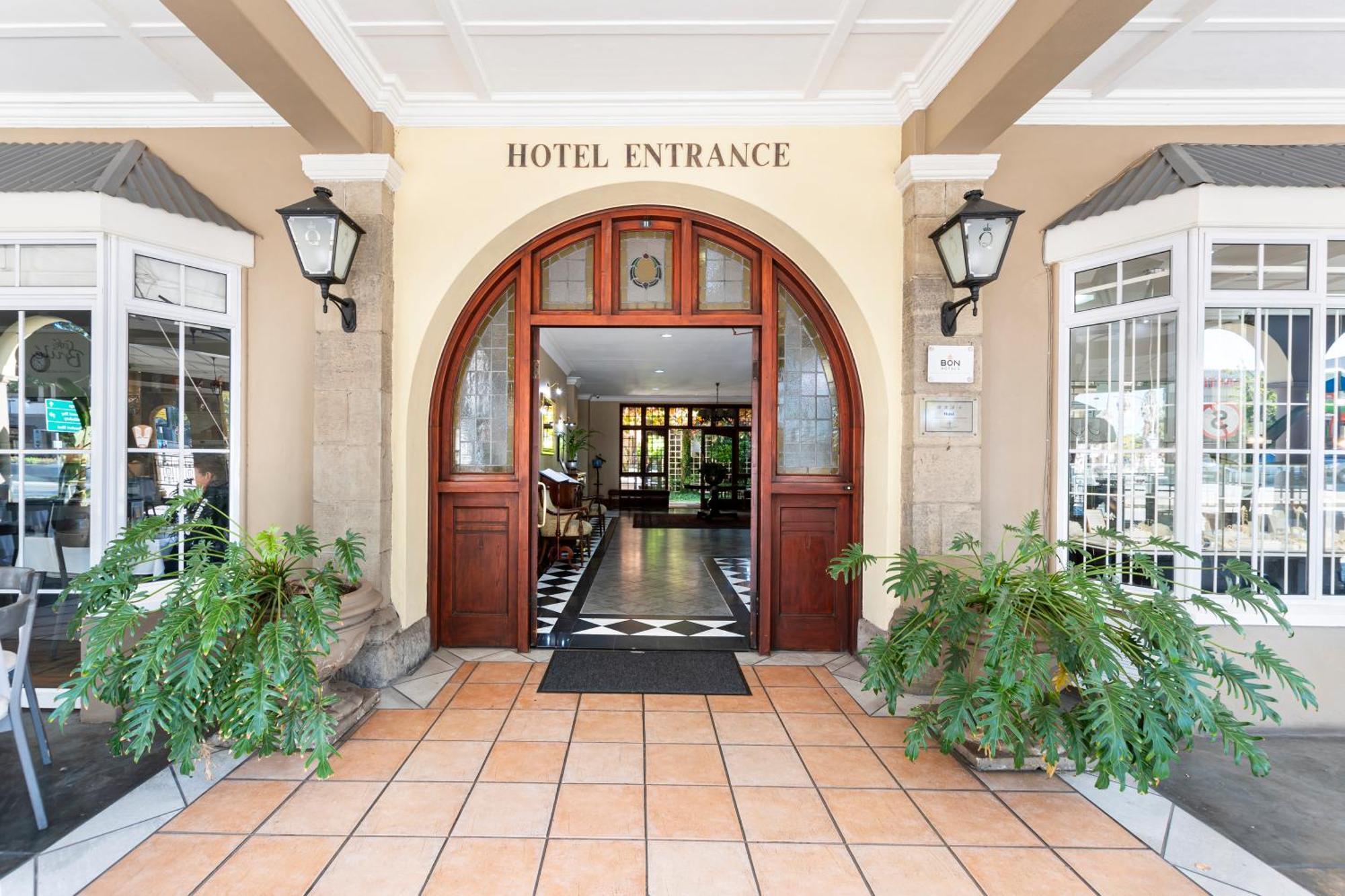 Queen'S Hotel By Bon Hotels Oudtshoorn Exterior photo
